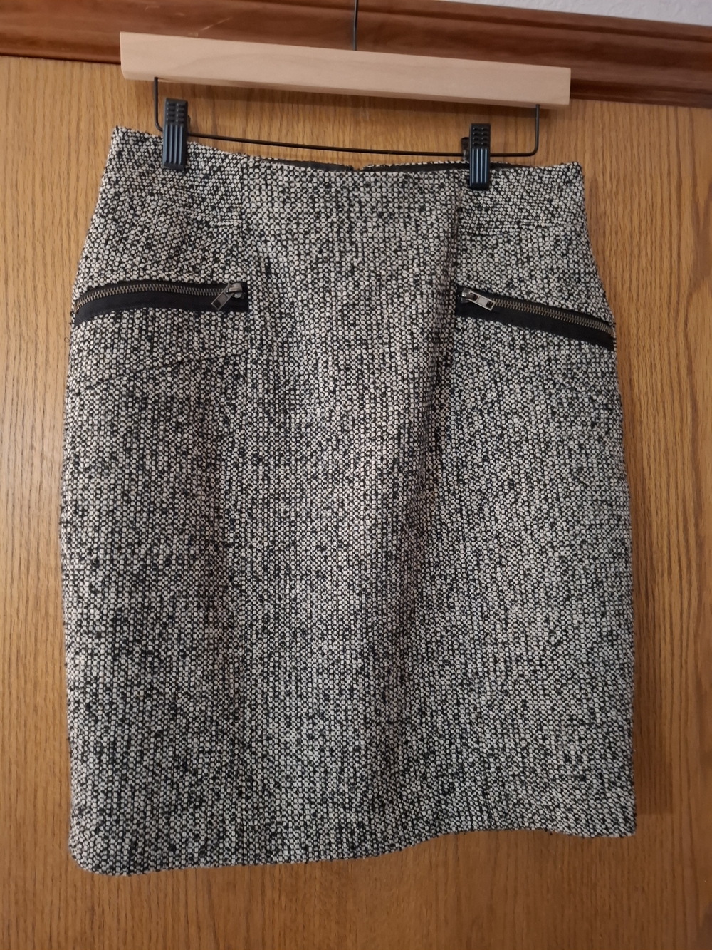 Akribos XXIV Black & White Tweed Pencil Skirt with Zip Pockets